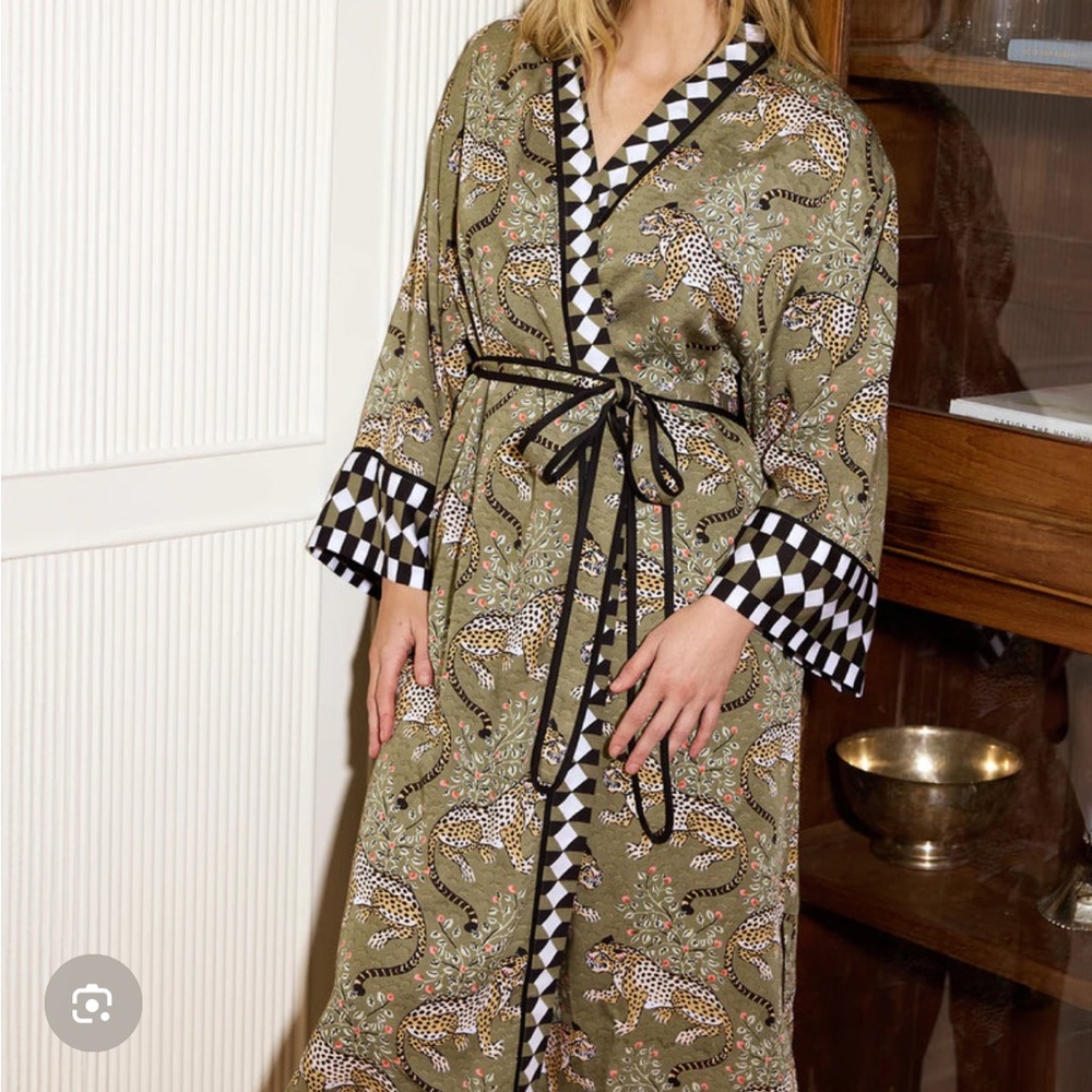Plus Size 1X/2X Printfresh Eco Satin Robe in Bagheera